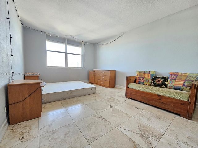 427 Golden Isles Dr 16E, Hallandale Beach, FL 33009