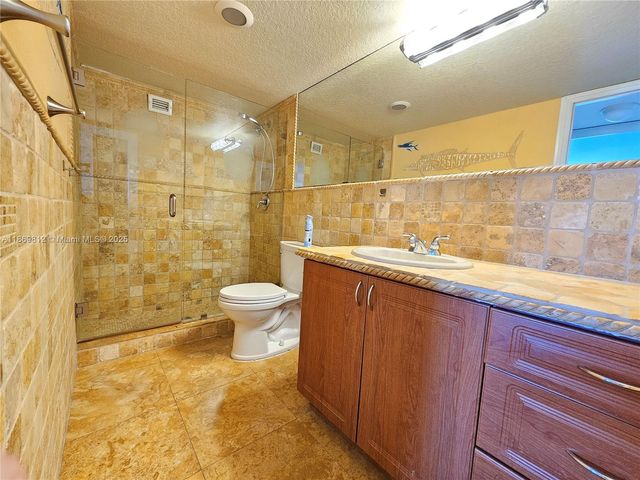 427 Golden Isles Dr 16E, Hallandale Beach, FL 33009
