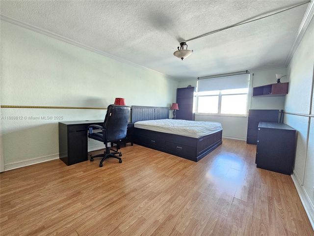 427 Golden Isles Dr 16E, Hallandale Beach, FL 33009