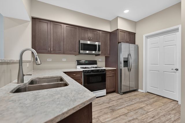 178 Cripple Creek Court 1, Schaumburg, IL 60194