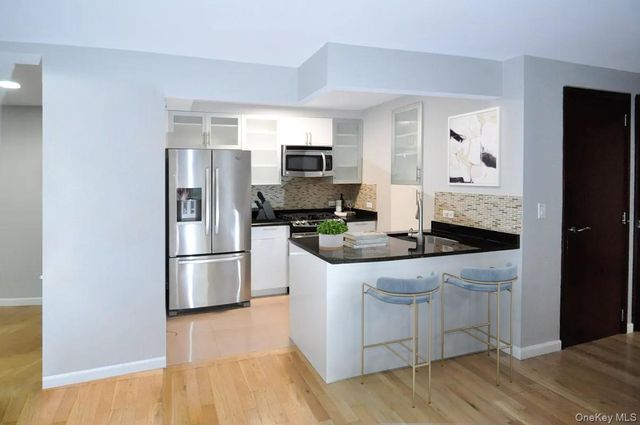 3080 21st Street 4E, Astoria, NY 11102