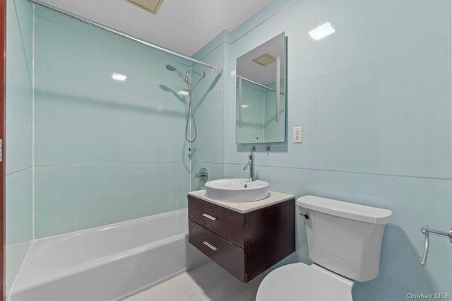 3080 21st Street 4E, Astoria, NY 11102