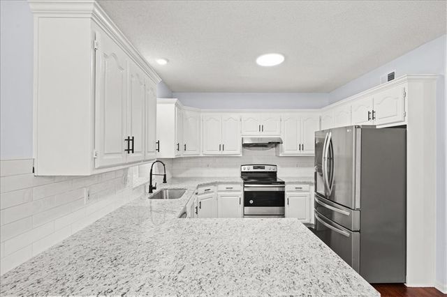 4122 Kerrington Drive, Independence, MO 64055