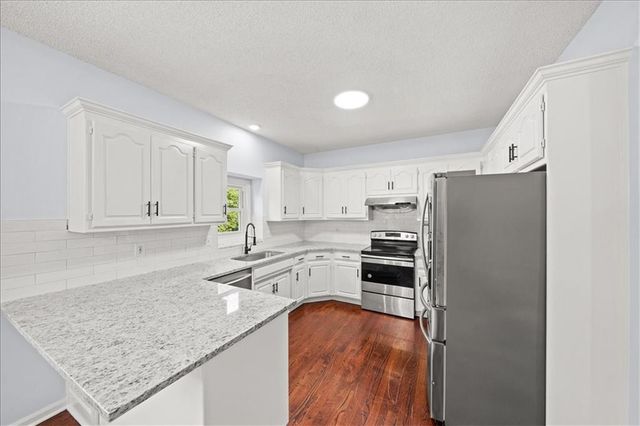 4122 Kerrington Drive, Independence, MO 64055