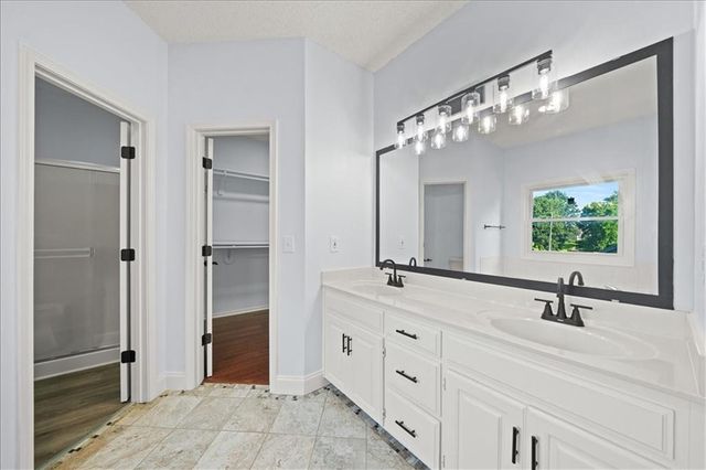 4122 Kerrington Drive, Independence, MO 64055