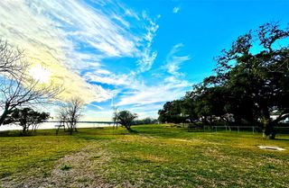206 S 6th Street, Highlands, TX 77562