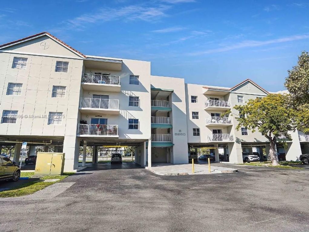 8260 SW 210th St 302, Cutler Bay, FL 33189