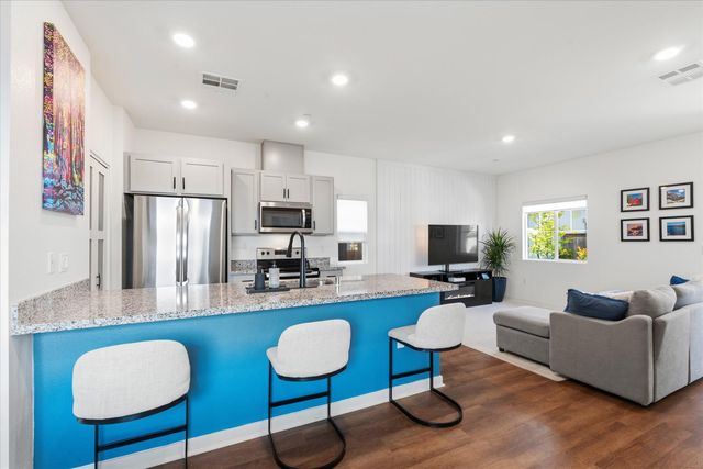 9041 Sausalito Ln, Roseville, CA 95747