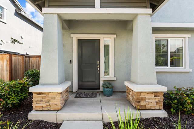 9041 Sausalito Ln, Roseville, CA 95747