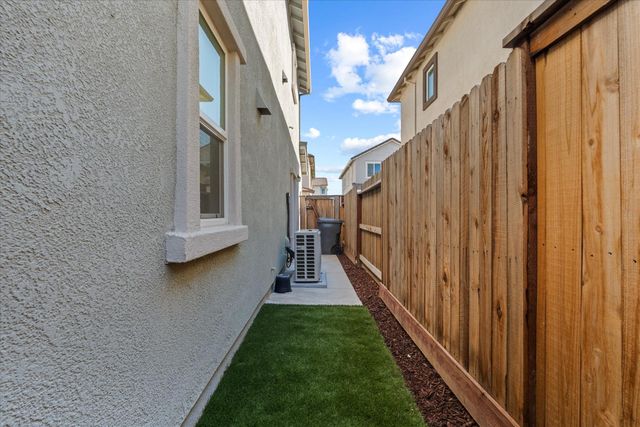 9041 Sausalito Ln, Roseville, CA 95747