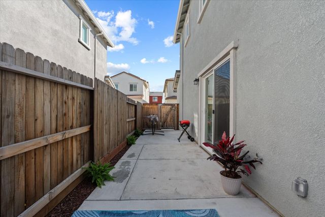 9041 Sausalito Ln, Roseville, CA 95747