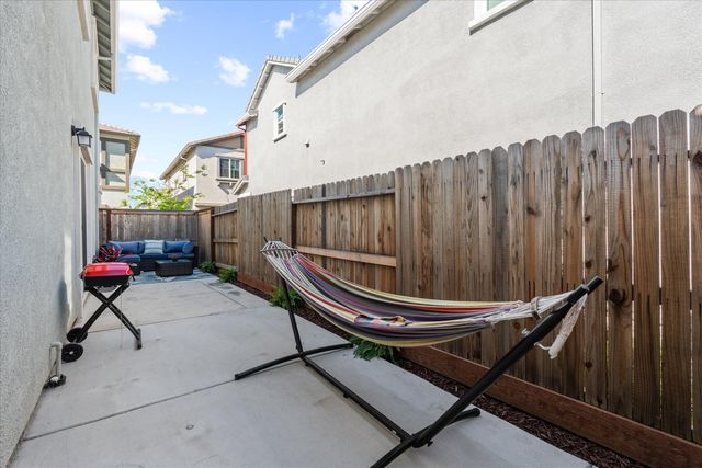 9041 Sausalito Ln, Roseville, CA 95747