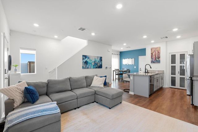 9041 Sausalito Ln, Roseville, CA 95747