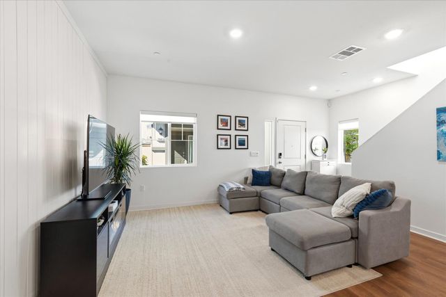 9041 Sausalito Ln, Roseville, CA 95747