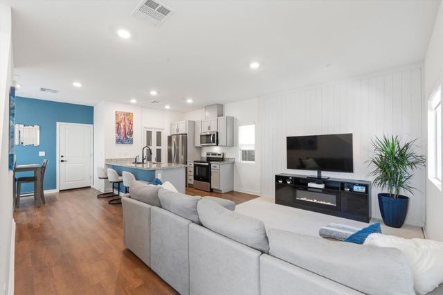 9041 Sausalito Ln, Roseville, CA 95747