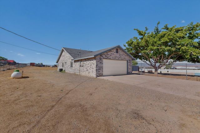 5629 Powers Way Road SW, Albuquerque, NM 87121