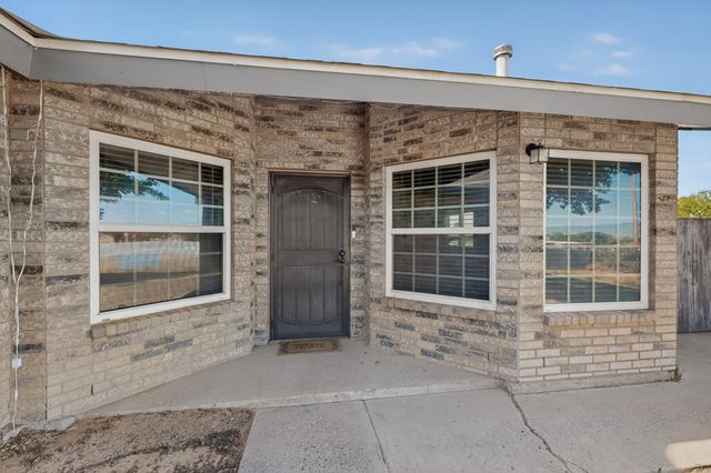5629 Powers Way Road SW, Albuquerque, NM 87121