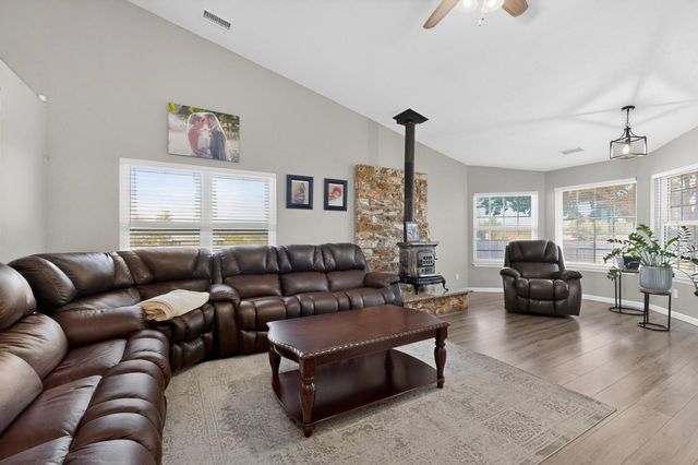 5629 Powers Way Road SW, Albuquerque, NM 87121