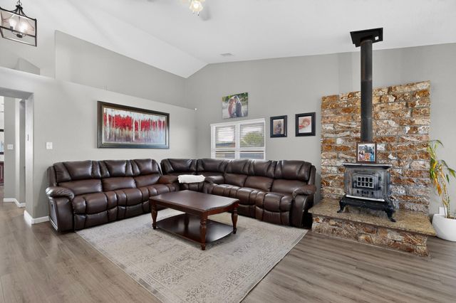 5629 Powers Way Road SW, Albuquerque, NM 87121