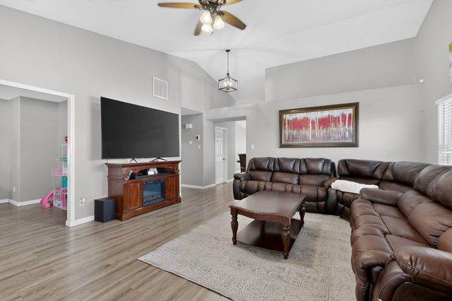 5629 Powers Way Road SW, Albuquerque, NM 87121