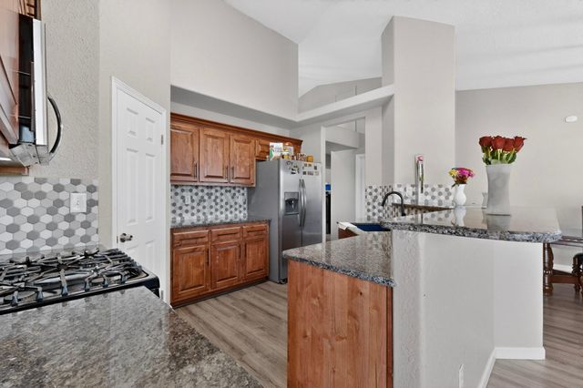 5629 Powers Way Road SW, Albuquerque, NM 87121