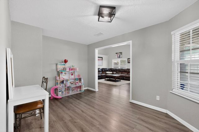 5629 Powers Way Road SW, Albuquerque, NM 87121