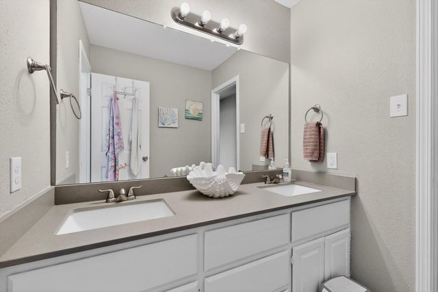 5629 Powers Way Road SW, Albuquerque, NM 87121