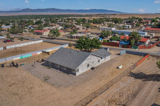 5629 Powers Way Road SW, Albuquerque, NM 87121