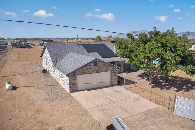 5629 Powers Way Road SW, Albuquerque, NM 87121