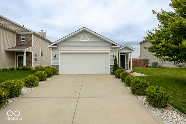 5774 White Pine Road, Whitestown, IN 46075