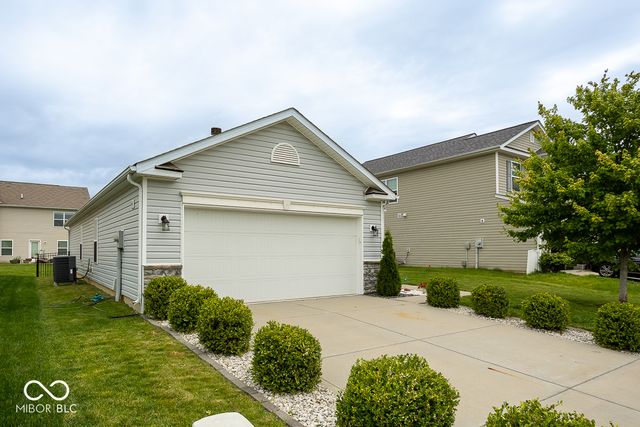 5774 White Pine Road, Whitestown, IN 46075