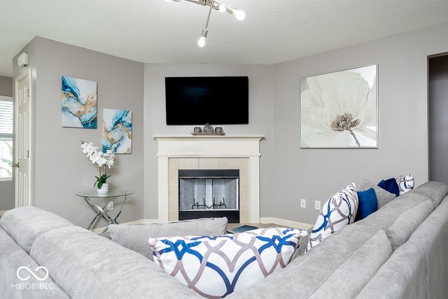 5774 White Pine Road, Whitestown, IN 46075