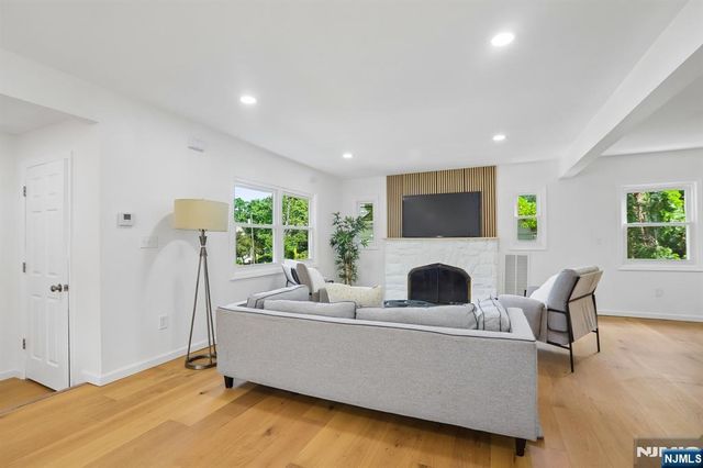 6 Norfolk Avenue, Maplewood, NJ 07040