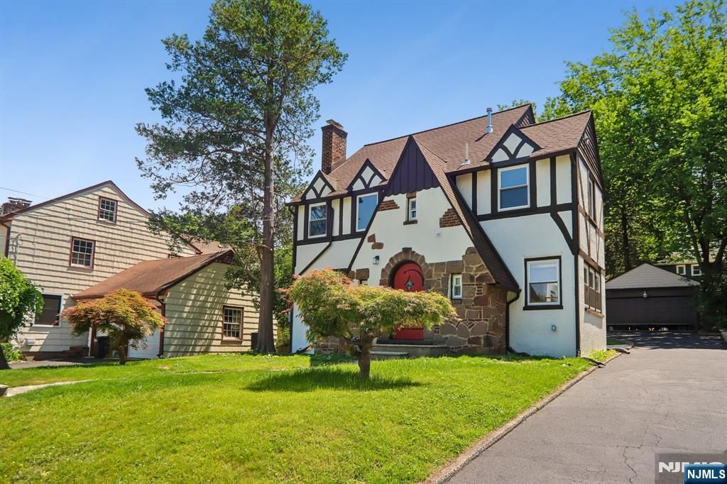6 Norfolk Avenue, Maplewood, NJ 07040