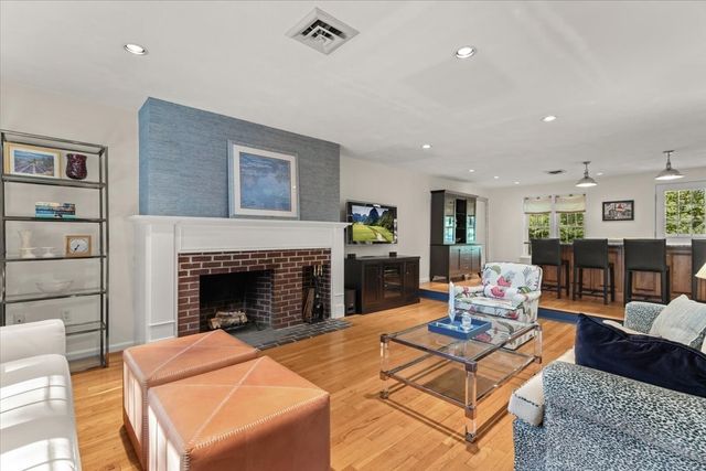 521 West Street 12, Duxbury, MA 02332