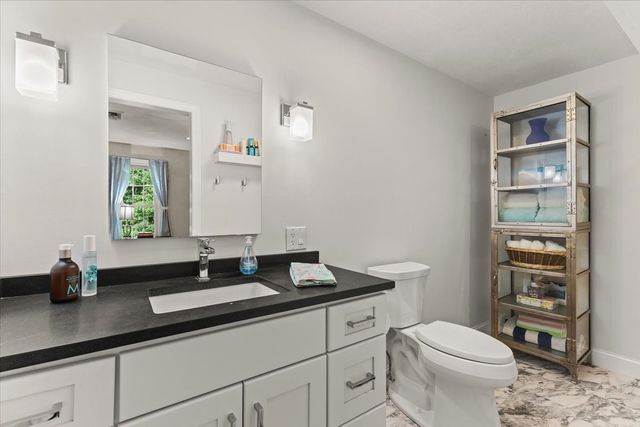 521 West Street 12, Duxbury, MA 02332