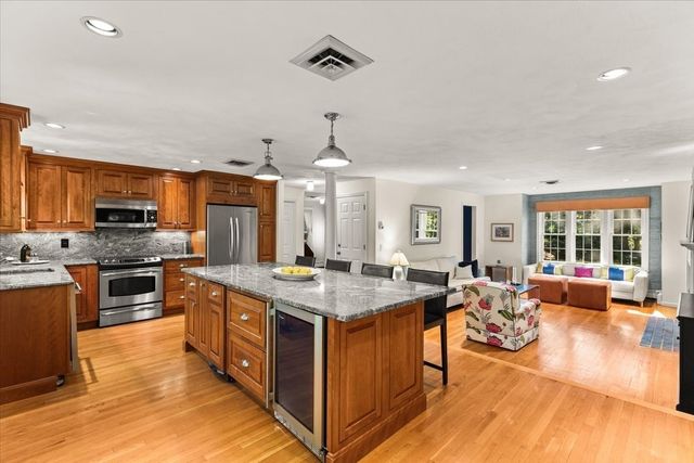 521 West Street 12, Duxbury, MA 02332