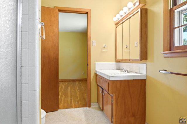 1939 SW Belle AVE, Topeka, KS 66604