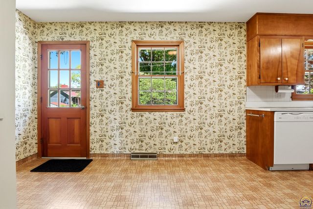 1939 SW Belle AVE, Topeka, KS 66604