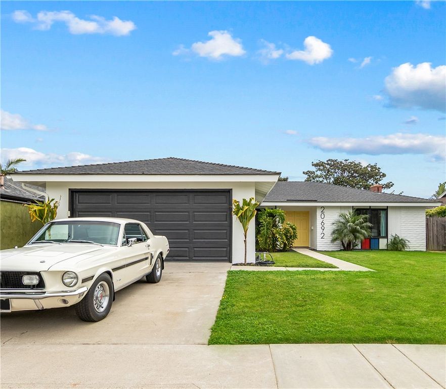 20692 Kelvin, Huntington Beach, CA 92646