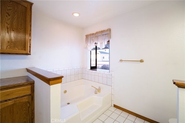 14032 Tioga Street, Oak Hills, CA 92344