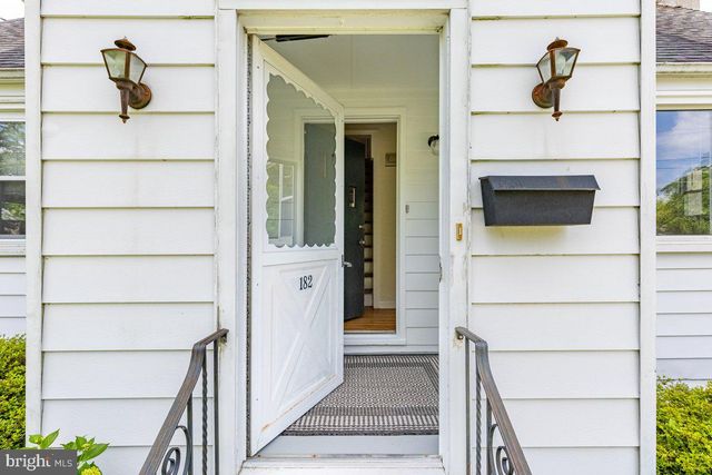 182 LINDEN LN, Princeton, NJ 08540