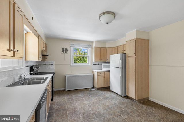 182 LINDEN LN, Princeton, NJ 08540