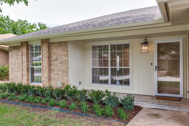 7305 S Meadow Drive E, Fort Worth, TX 76133