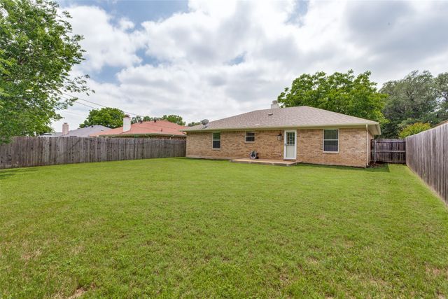 7305 S Meadow Drive E, Fort Worth, TX 76133