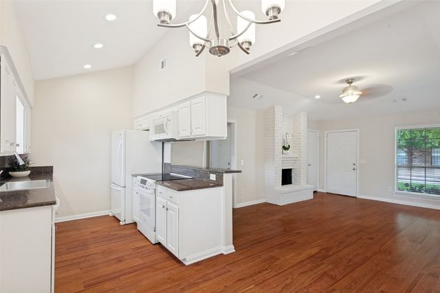 7305 S Meadow Drive E, Fort Worth, TX 76133