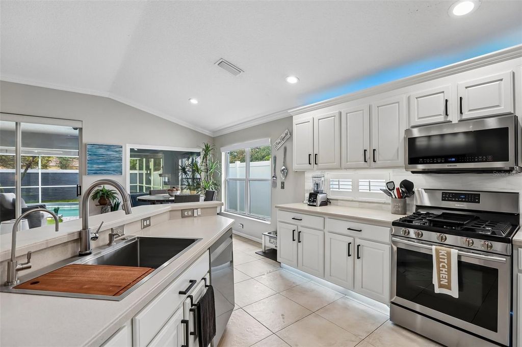 Image 16 of property listing at 19009 FALCONS PLACE, Tampa, FL 33647