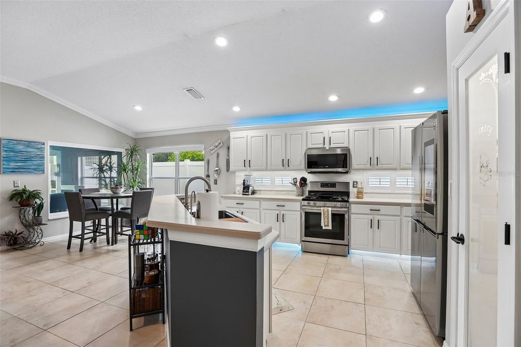 Image 17 of property listing at 19009 FALCONS PLACE, Tampa, FL 33647