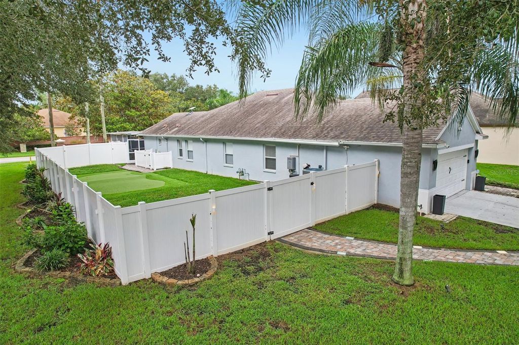 Image 36 of property listing at 19009 FALCONS PLACE, Tampa, FL 33647