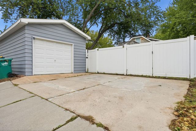 3411 Lee Avenue N, Crystal, MN 55422